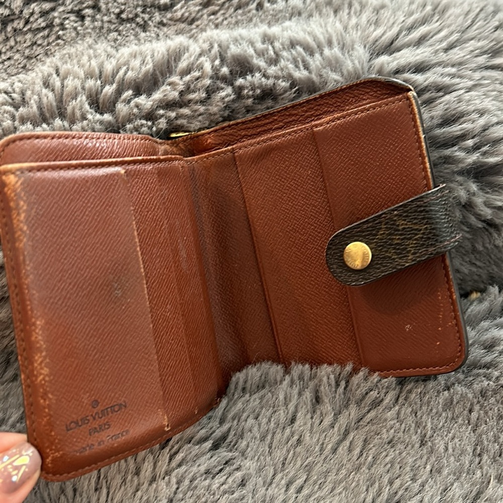 Louis Vuitton Wallet Compact - Picture 4 of 7